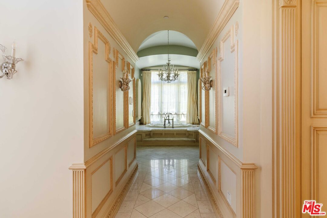 Chandelier, Interior