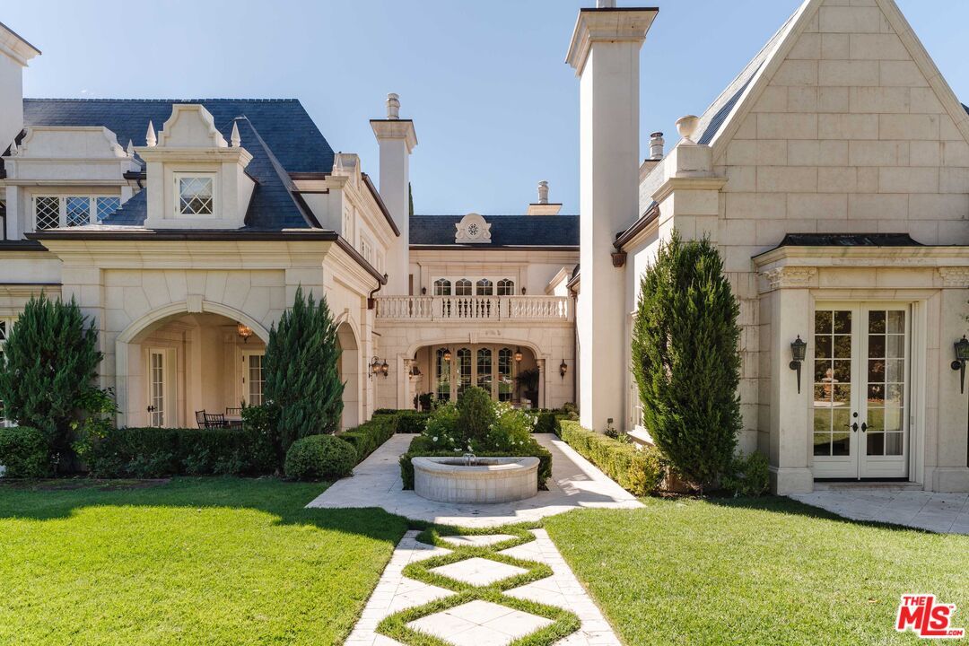 Backyard, Exterior, Facade, French Provincial