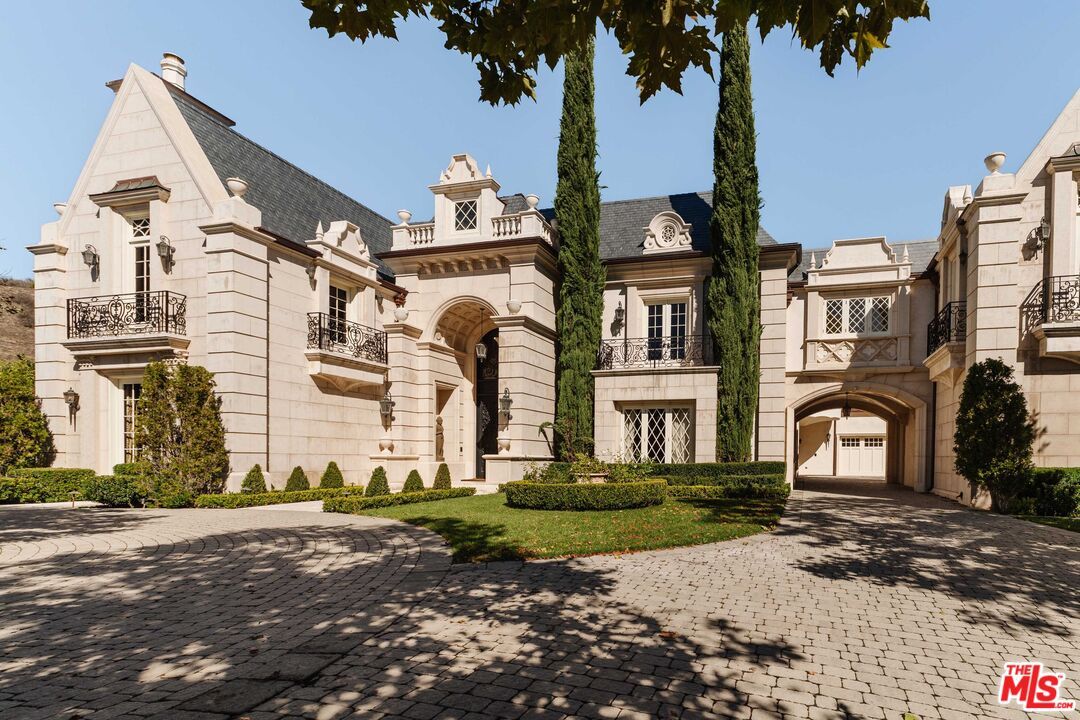 Exterior, Facade, French Provincial