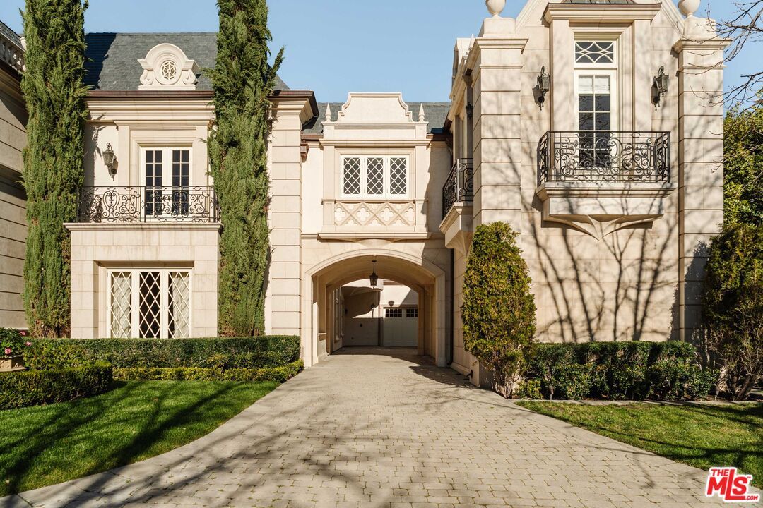 Exterior, Facade, French Provincial