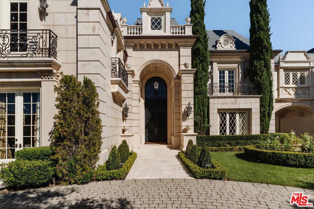 Exterior, Facade, French Provincial