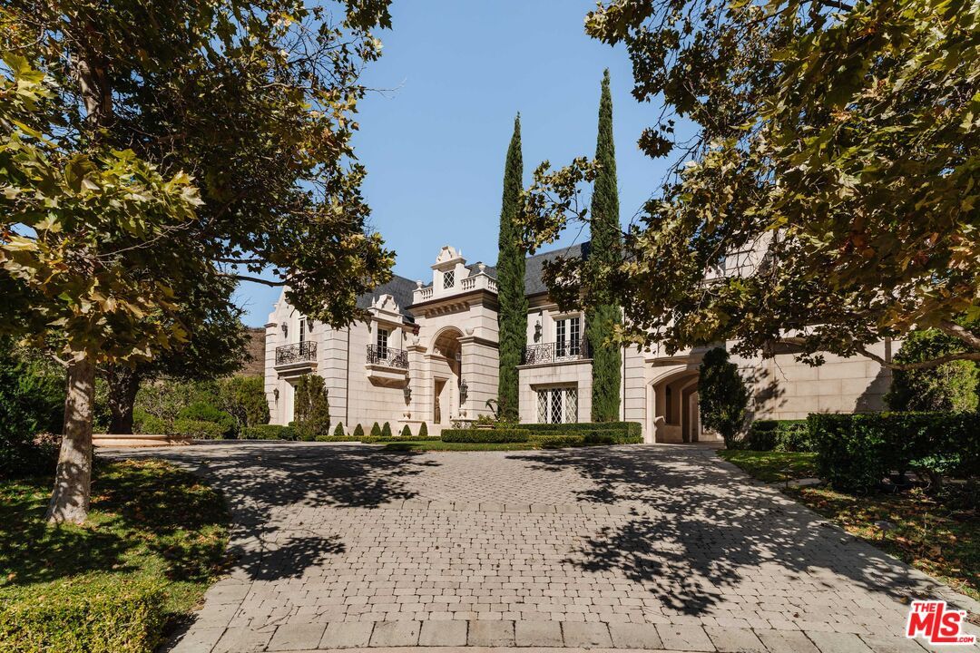 Backyard, Exterior, Facade, French Provincial