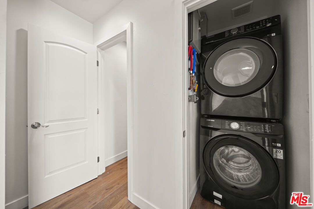 Interior, Utility Closets, Washer, Wood Texture Flooring