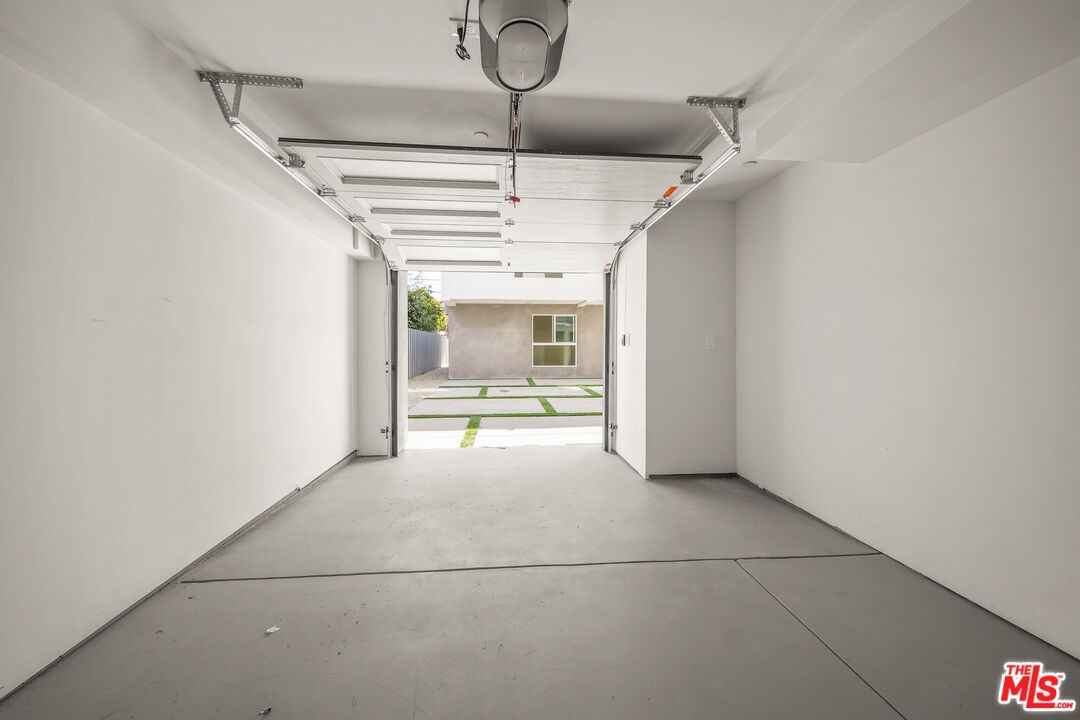 Garage, Interior