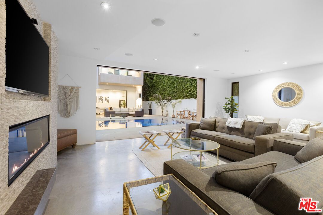 Fireplace, Interior, Living room, Recessed Lighting