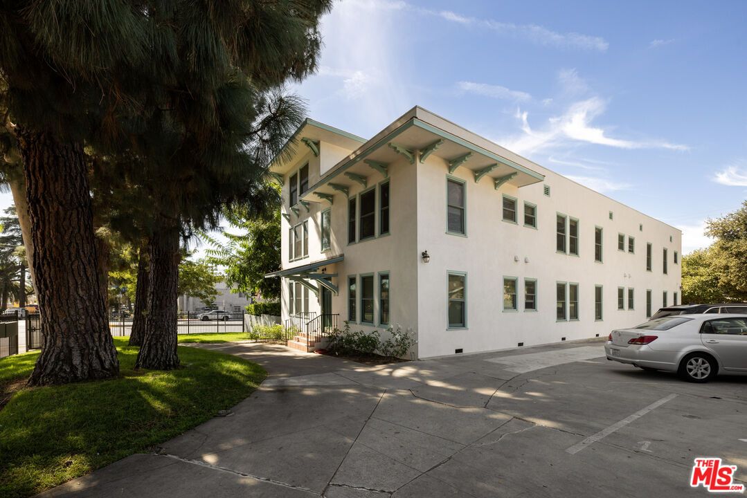 Exterior, Facade, Condo Building