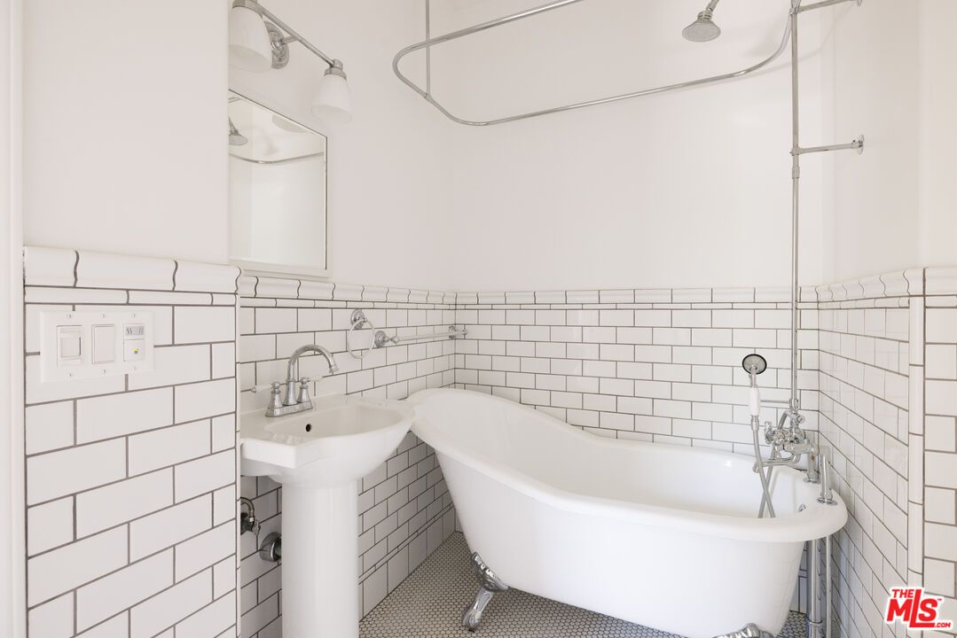 Bathroom, Free Standing Baths, Interior