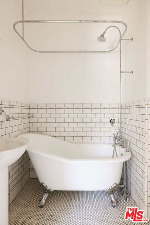 Bathroom, Free Standing Baths, Interior