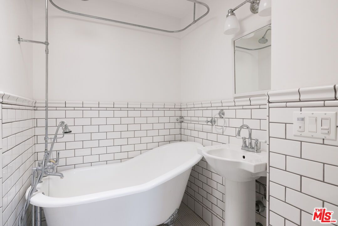 Bathroom, Free Standing Baths, Interior
