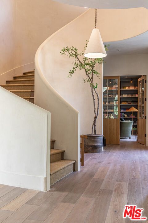 Interior, Pendant Lights, Recessed Lighting, Wood Texture Flooring