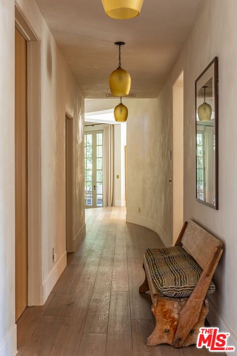 Interior, Pendant Lights, Wood Texture Flooring