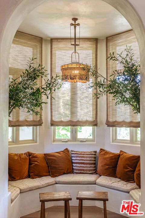 Chandelier, Interior, Living room