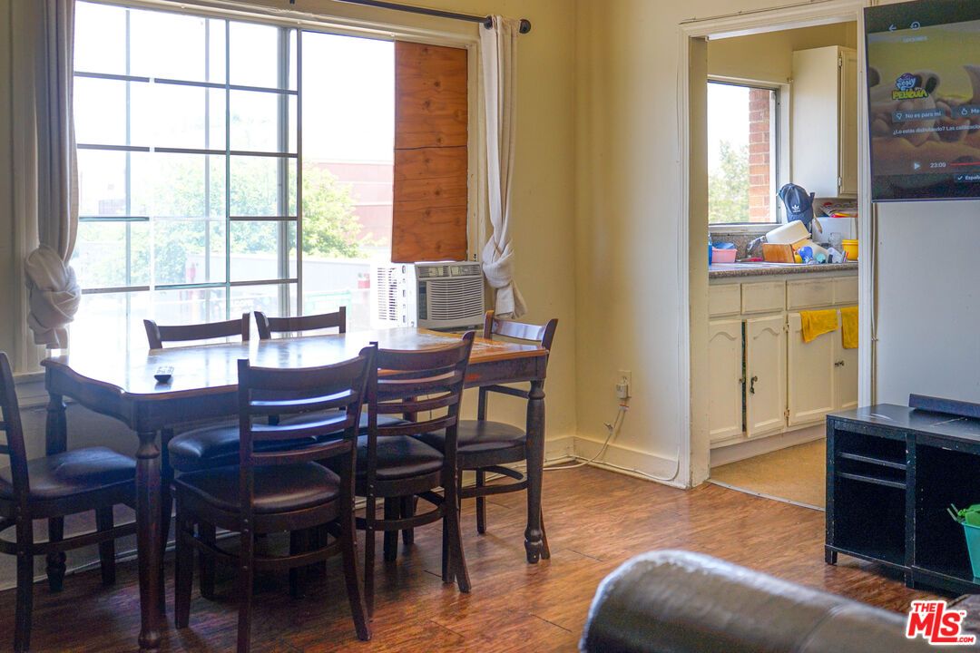 Dining room, Interior, Wood Texture Flooring