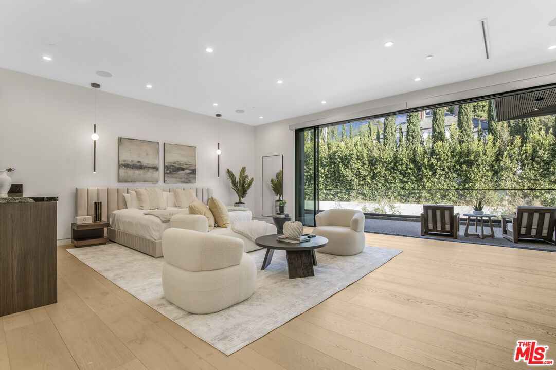 Interior, Living room, Pendant Lights, Recessed Lighting, Wood Texture Flooring