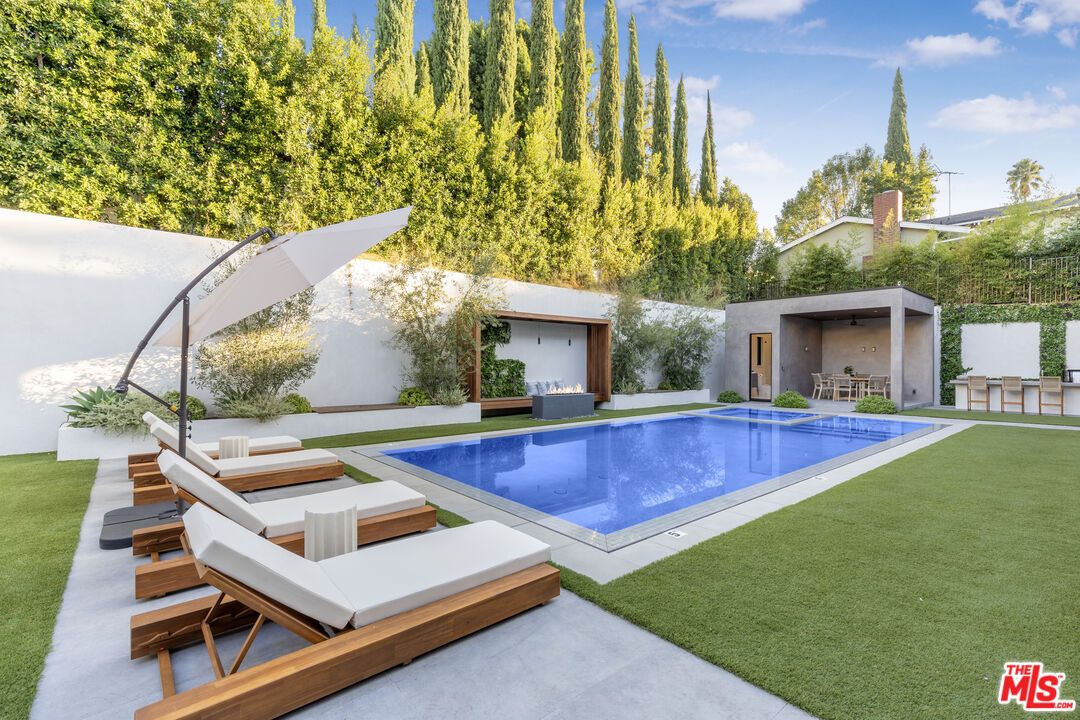 Backyard, Exterior, Pool