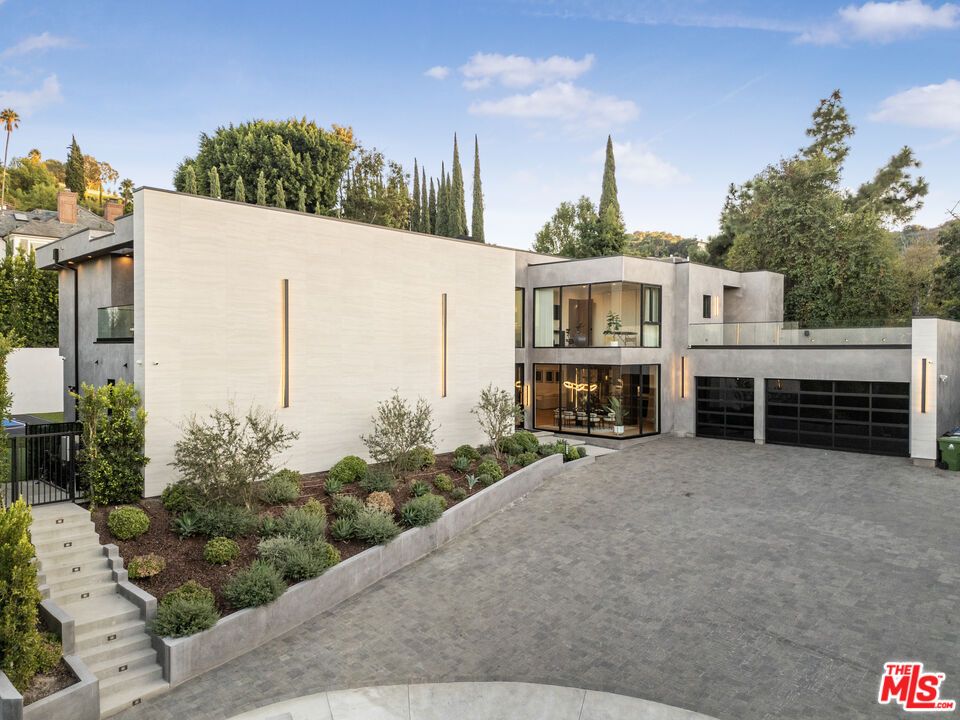 Attached, Exterior, Facade, Modern