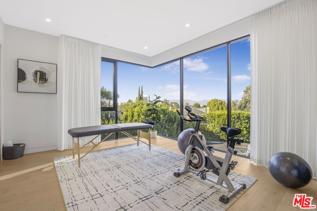 Fitness Equipment, Interior, Recessed Lighting, Wood Texture Flooring