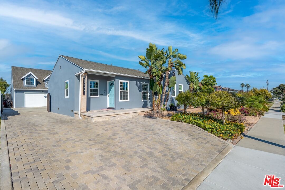 Attached, Detached Garage, Exterior, Facade, Ranch