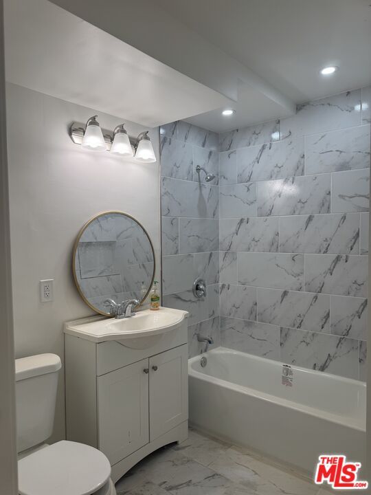 Bathroom, Interior, Marble, Marble Walls, Recessed Lighting