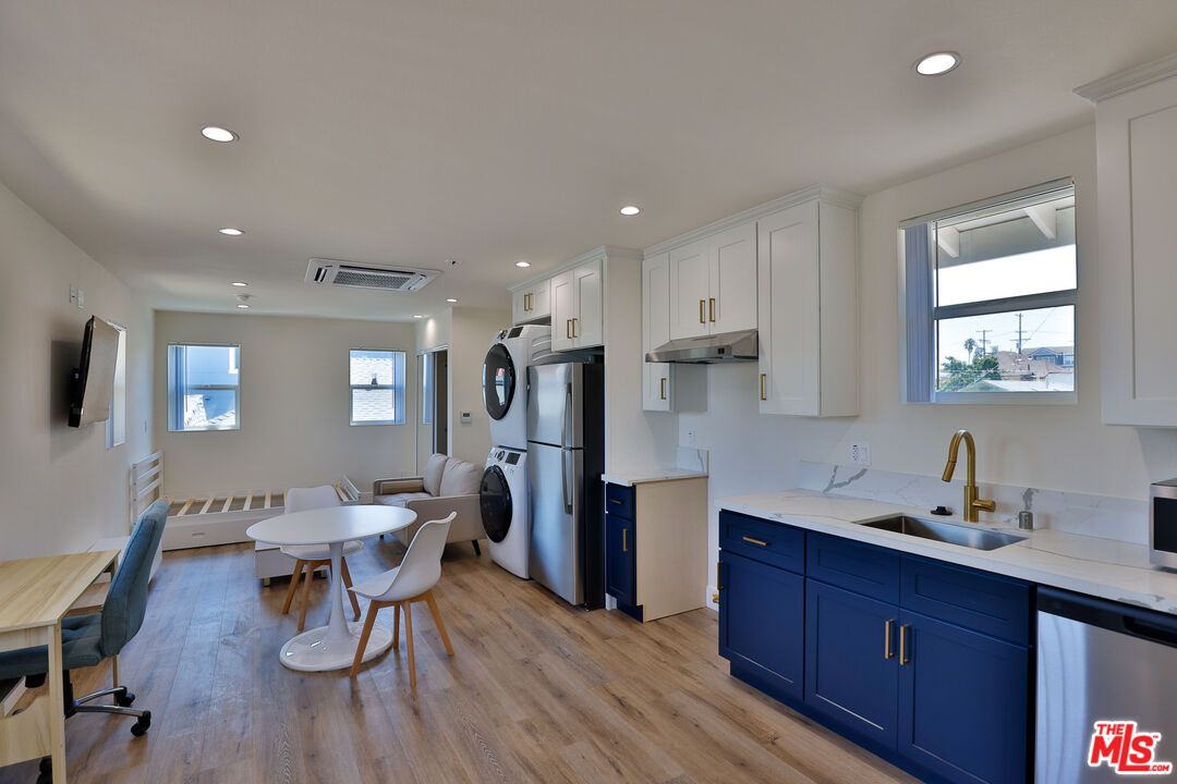 Dining room, Interior, Kitchen, Recessed Lighting, Washer, Wood Texture Flooring