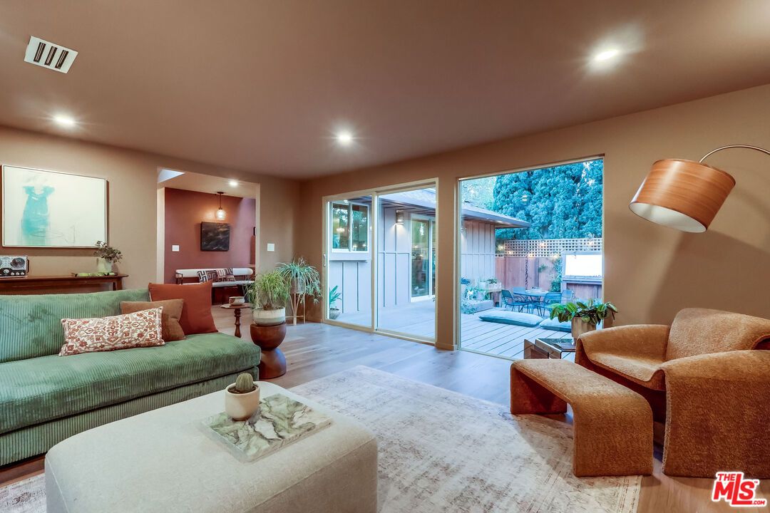 Dining room, Interior, Living room, Pendant Lights, Recessed Lighting, Wood Texture Flooring