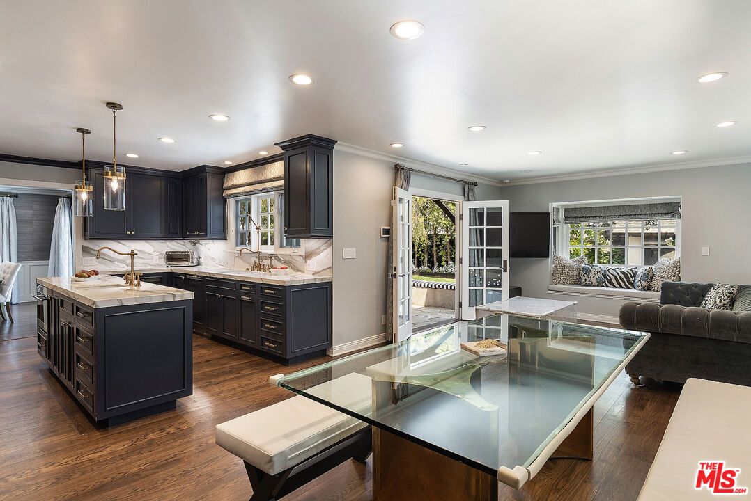 Interior, Kitchen, Living room, Pendant Lights, Recessed Lighting, Wood Texture Flooring
