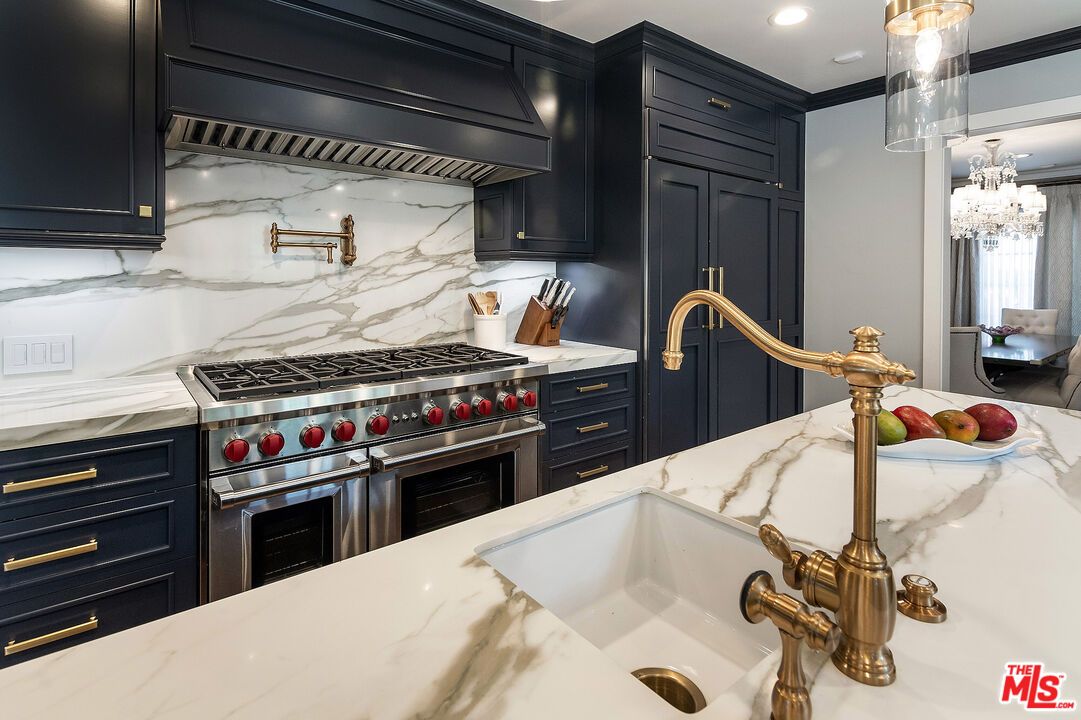 Chandelier, Interior, Kitchen, Marble Walls, Recessed Lighting