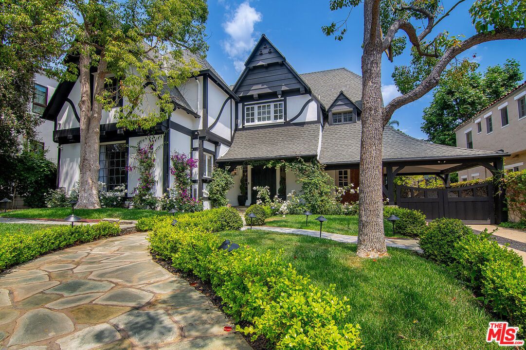 Exterior, Facade, Tudor Revival