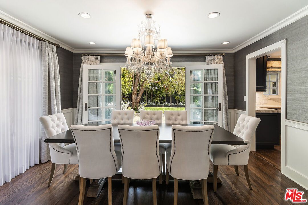Chandelier, Dining room, Interior, Recessed Lighting, Wood Texture Flooring