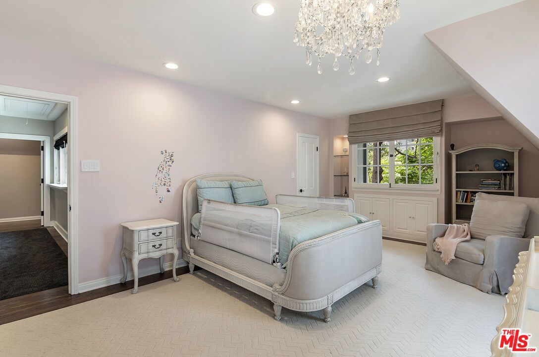Bedroom, Chandelier, Interior, Recessed Lighting