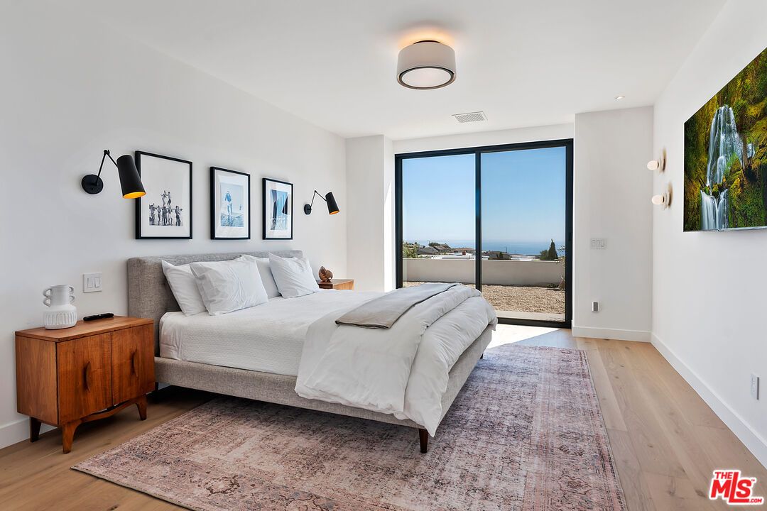 Bedroom, Interior, Recessed Lighting, Water, Wood Texture Flooring