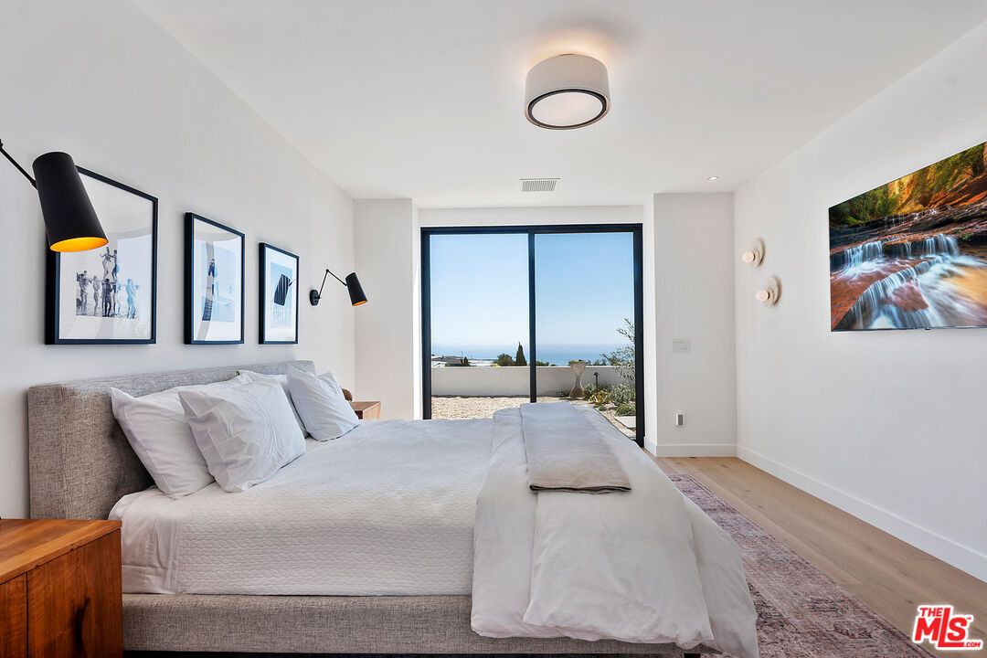 Bedroom, Interior, Water, Wood Texture Flooring