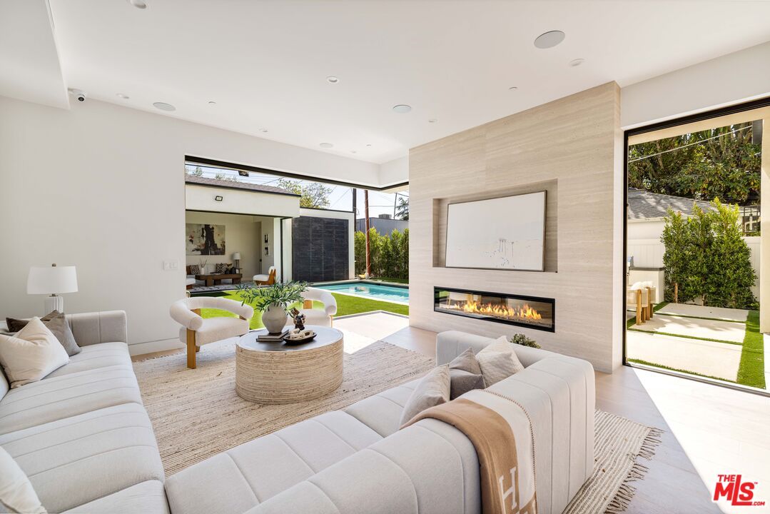 Fireplace, Interior, Living room, Recessed Lighting