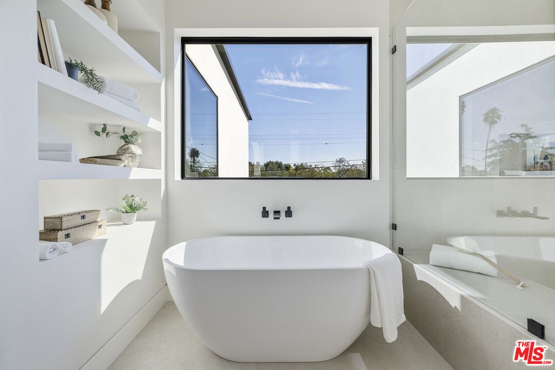 Bathroom, Free Standing Baths, Interior