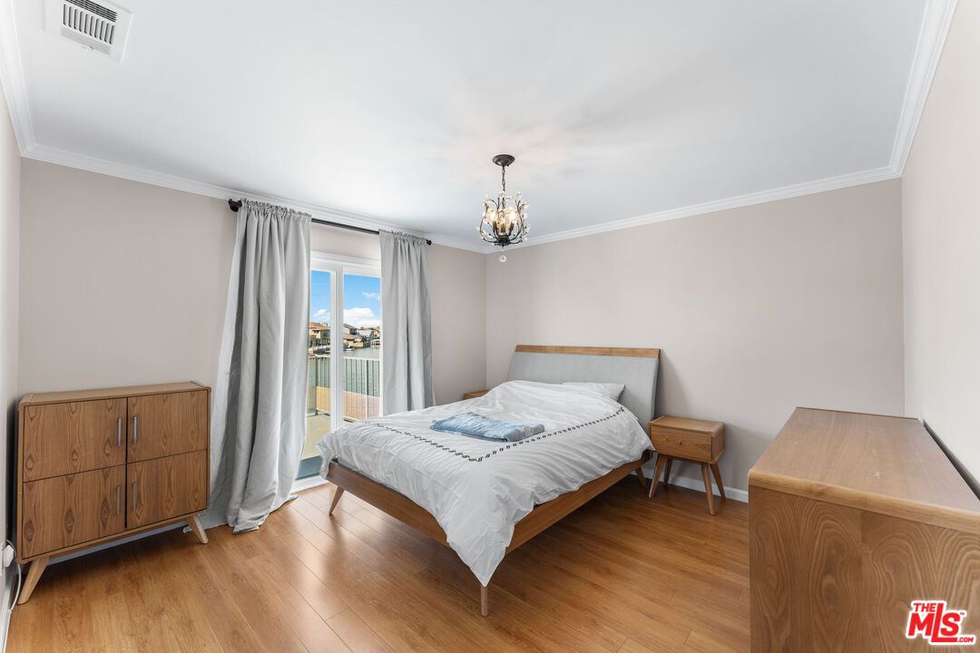 Bedroom, Interior, Pendant Lights, Wood Texture Flooring