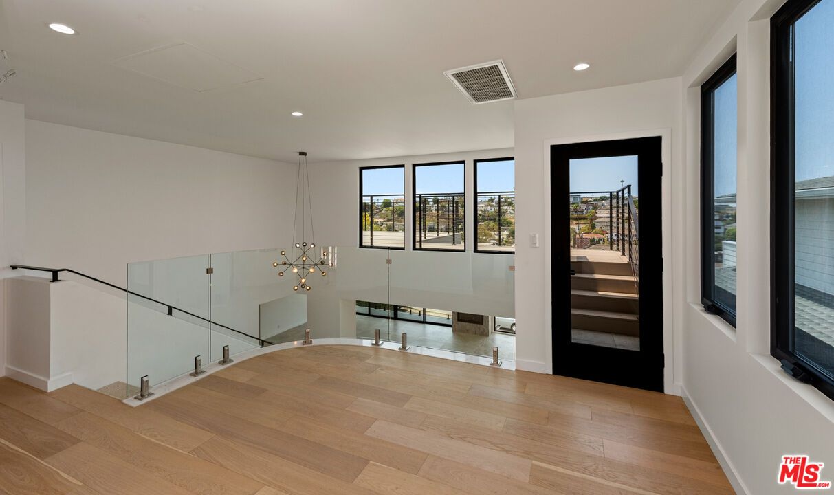 Interior, Pendant Lights, Recessed Lighting, Wood Texture Flooring
