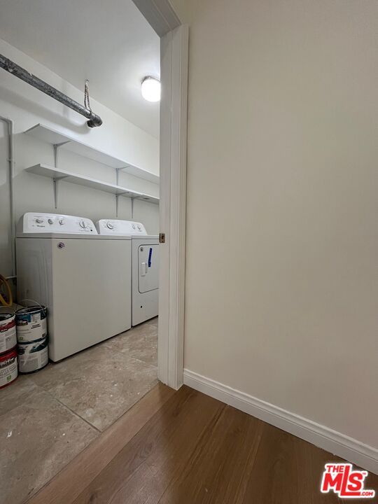 Interior, Washer, Wood Texture Flooring