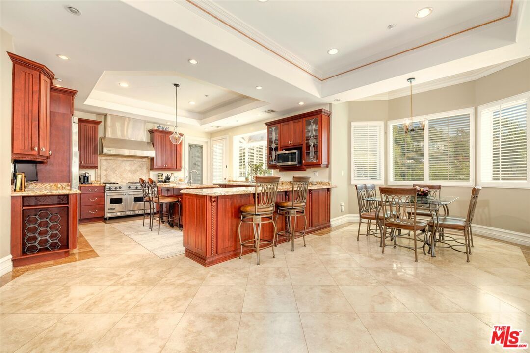Dining room, Interior, Kitchen, Pendant Lights, Recessed Lighting, Stainless Steel Appliances