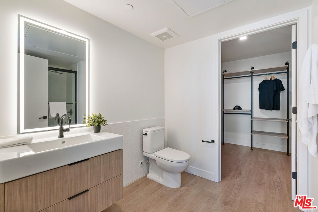 Bathroom, Interior, Recessed Lighting, Wood Texture Flooring