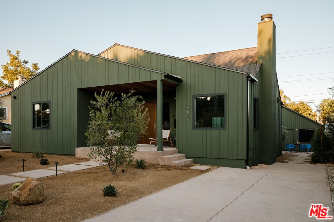 Backyard, Exterior, Facade, Farmhouse