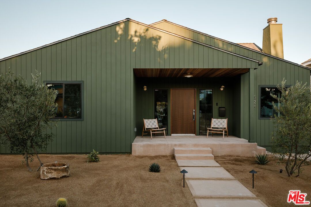 Backyard, Exterior, Facade, Modern