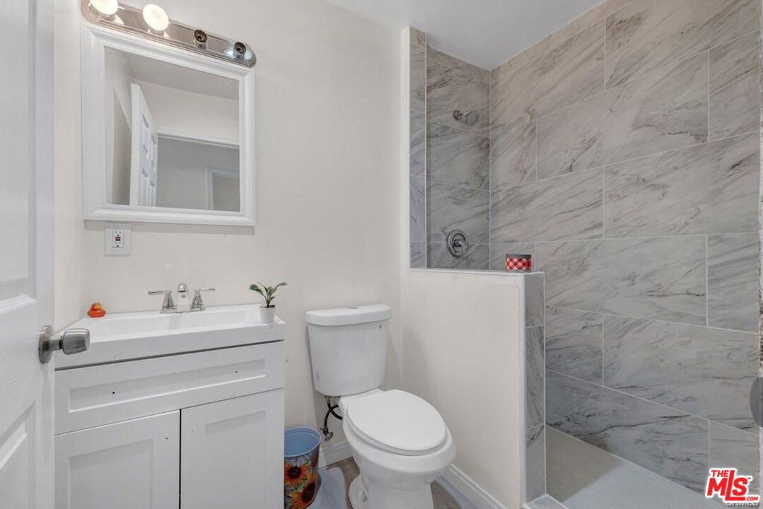 Bathroom, Interior, Marble Walls