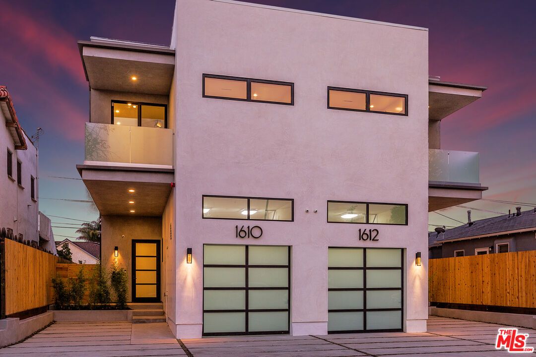 Attached, Exterior, Facade, Modern