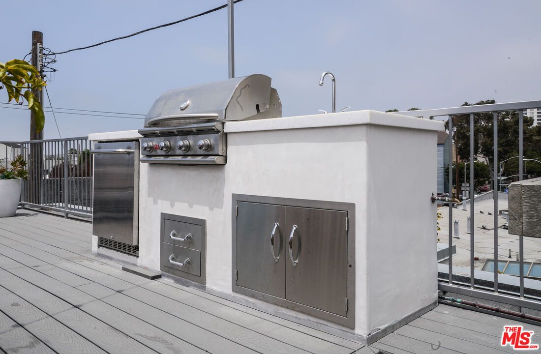Exterior, Outdoor Kitchen