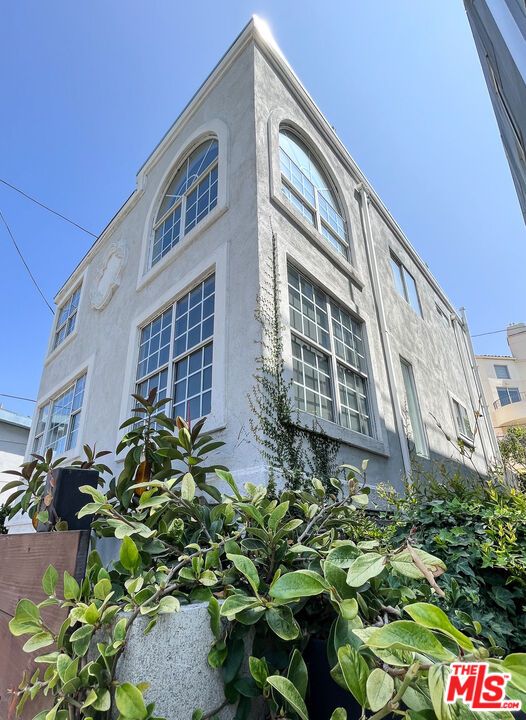 Exterior, Facade, Rowhouse