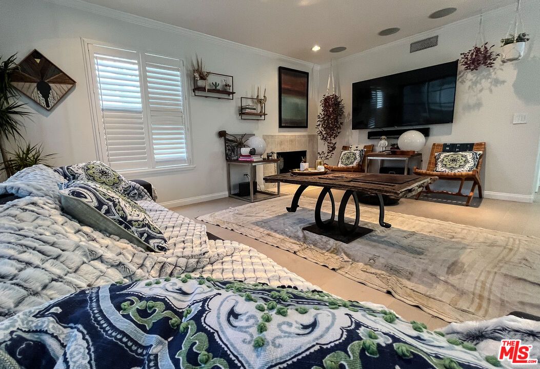 Fireplace, Interior, Recessed Lighting