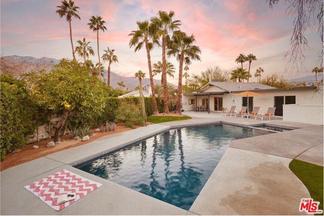 Exterior, Pool