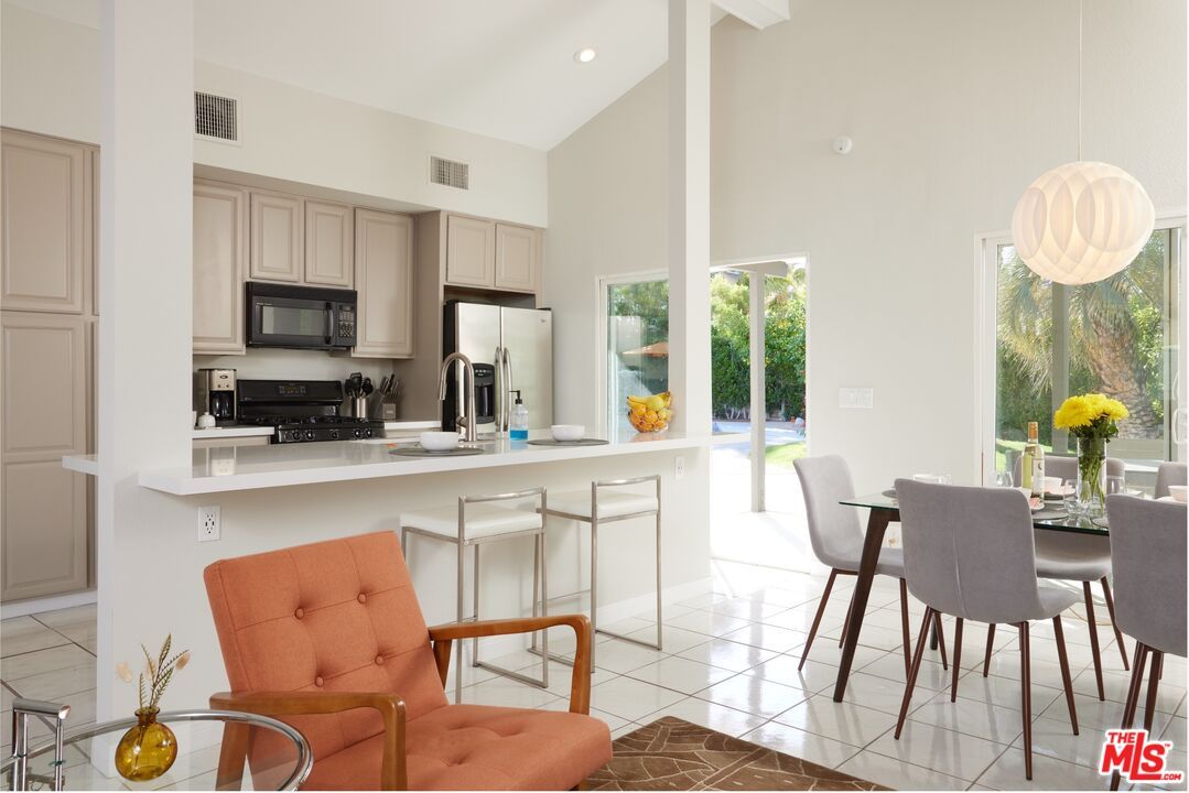 Dining room, Interior, Kitchen, Pendant Lights, Recessed Lighting, Stainless Steel Appliances