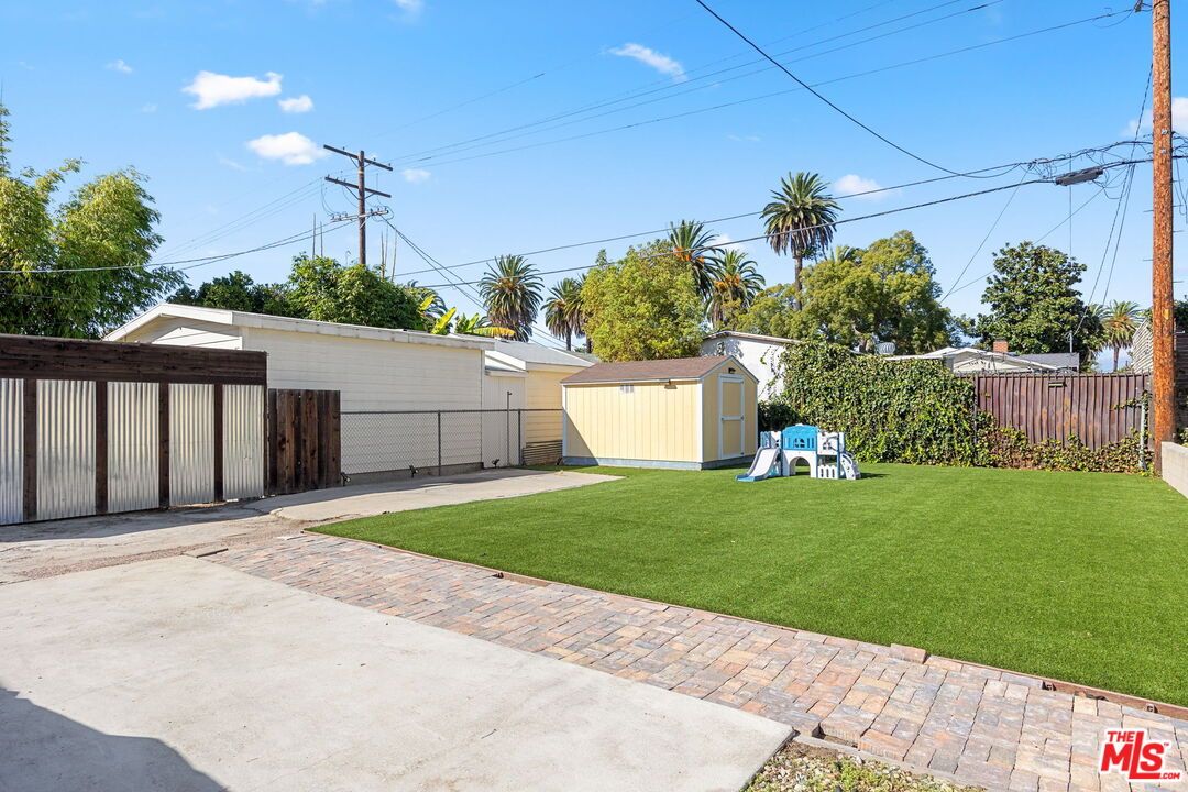 Backyard, Exterior