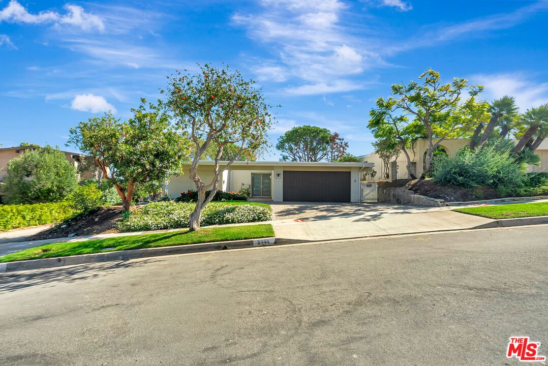 Attached, Exterior, Facade, Ranch